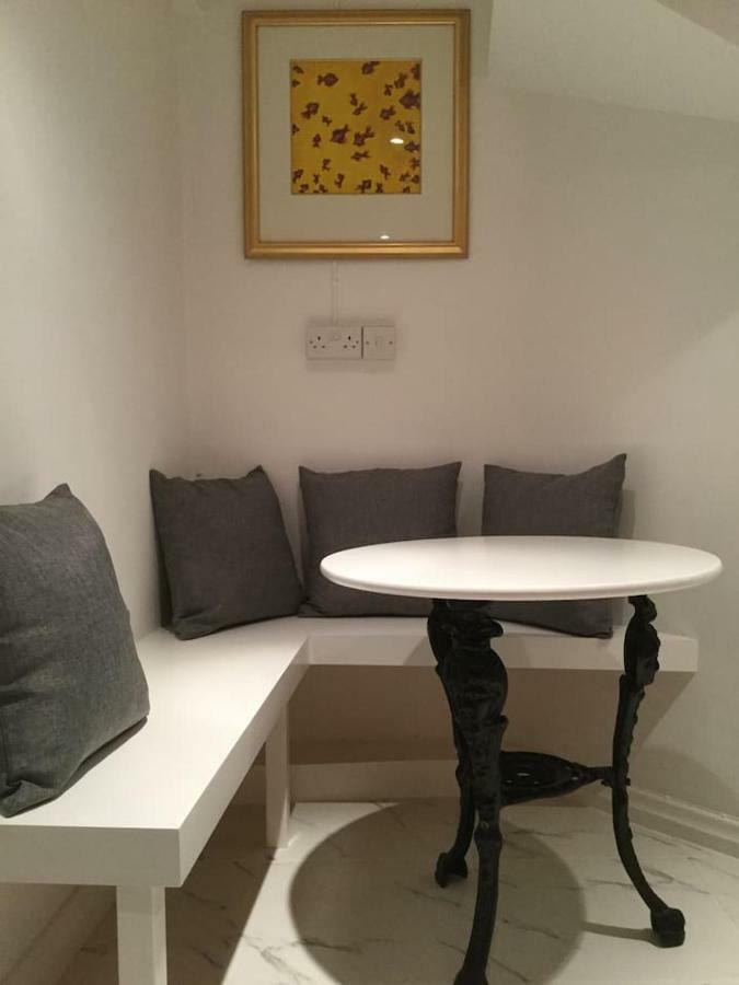 Beautiful 1Br Apartment In Historic St Aubin House Exteriér fotografie